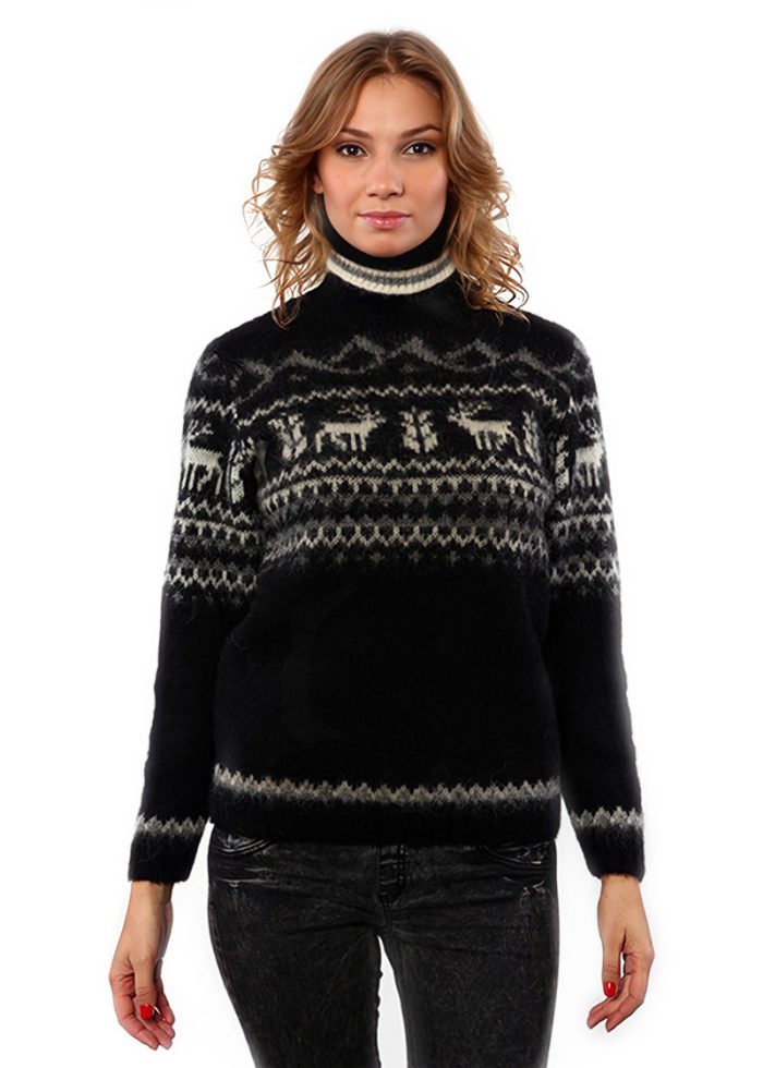 Черный свитер с оленями с высоким горлом