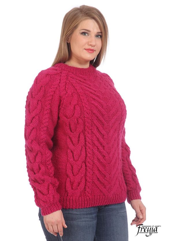 Розовый свитер с косами женский из овечьей шерсти