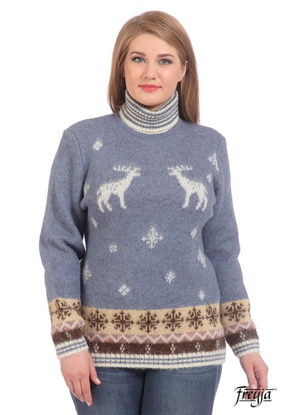 Праздничный свитер с оленями женский вязаный с высоким воротом