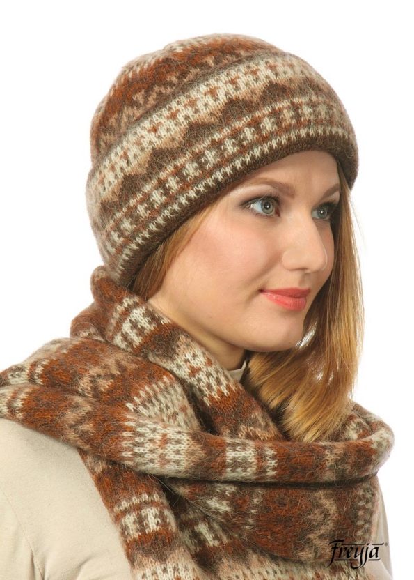Подарочный набор: шерстяной шарф варежки шапка с отворотом