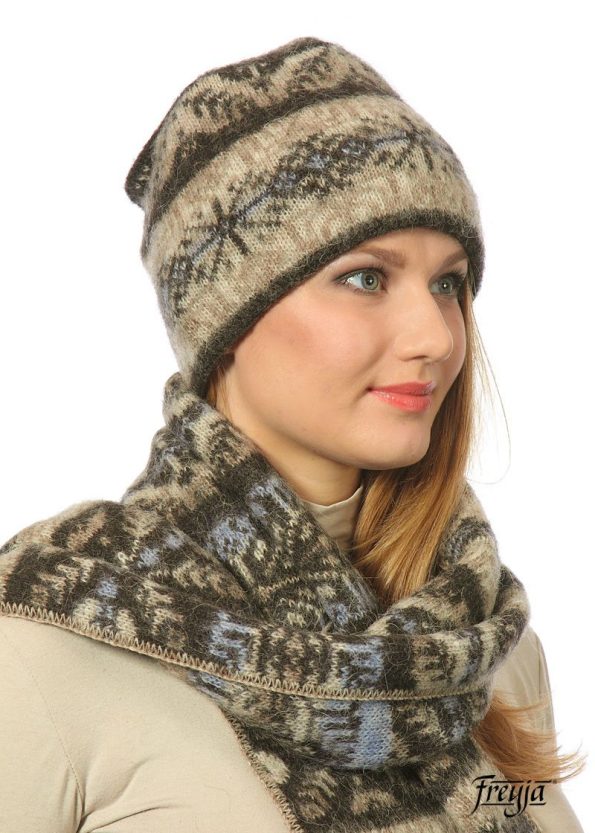 Подарочный набор: шерстяной шарф варежки шапка кубанка