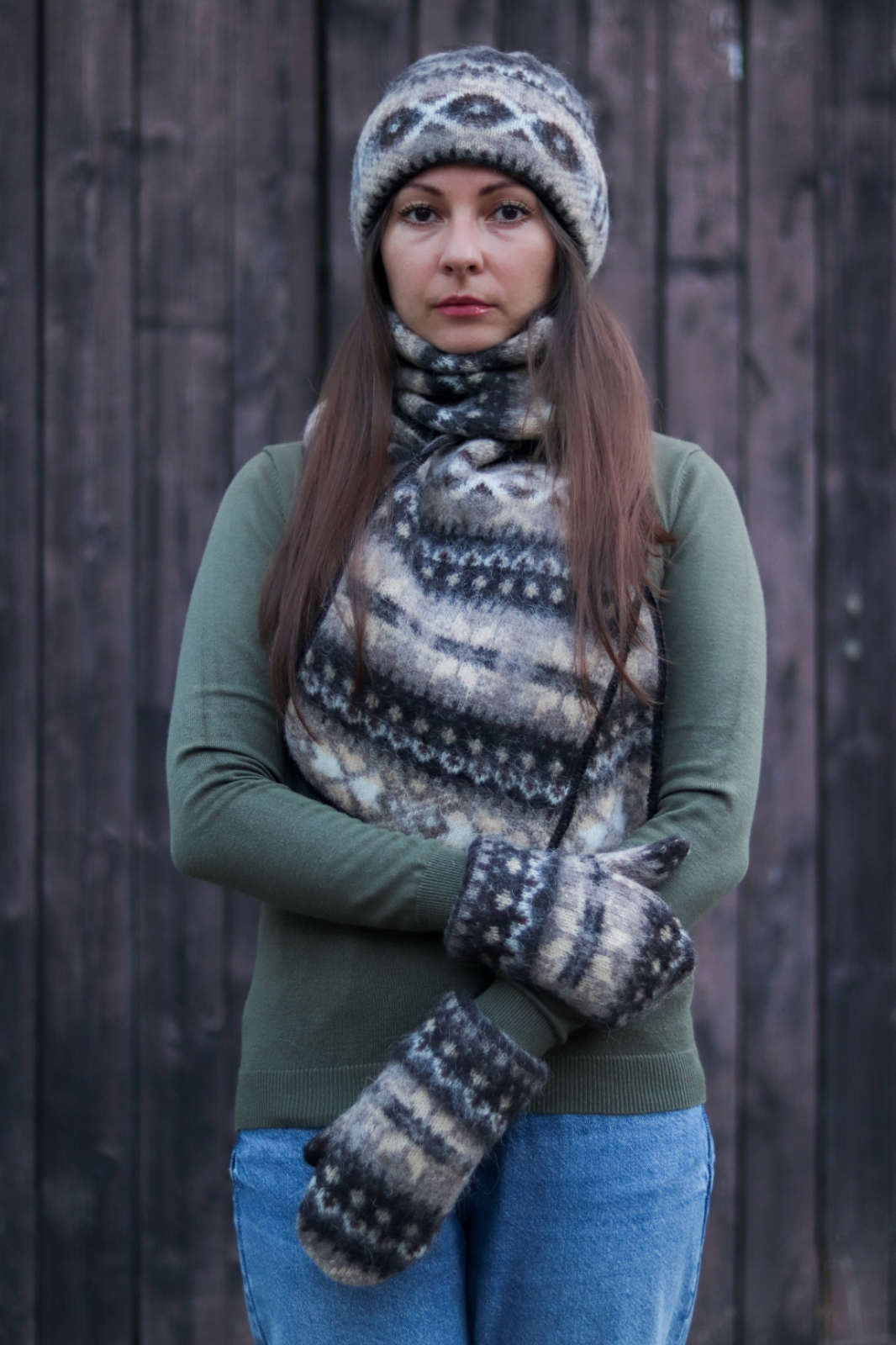 Как сделать из шарфа шапку: надежный и лёгкий лайфхак