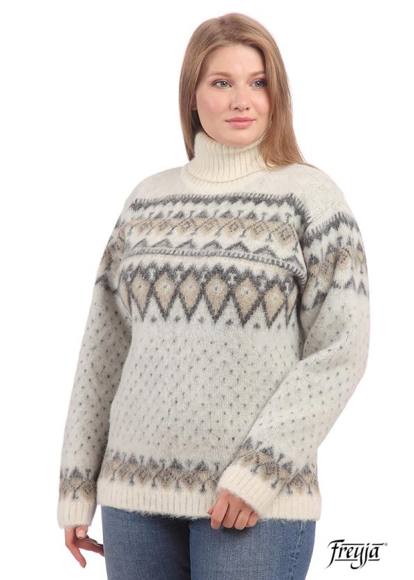 Трикотажный свитер женский с горлом шерстяной теплый с узором