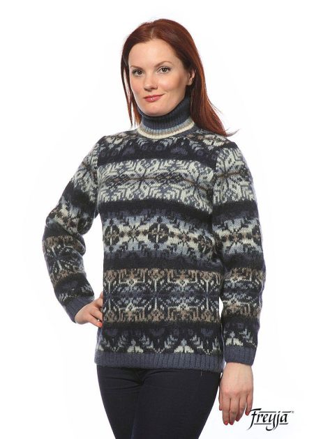Теплый женский свитер шерстяной с высоким воротником