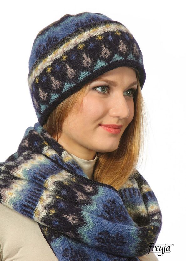 Подарочный набор ночь: шерстяной шарф варежки шапка с отворотом