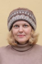 Шапка с отворотом боярка женская вязаная с узором