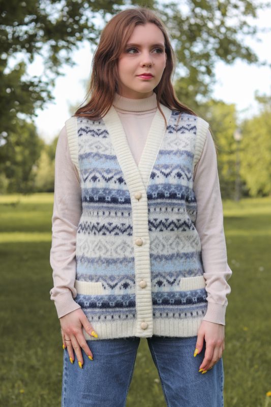 Жилет вязаный на пуговицах женская безрукавка