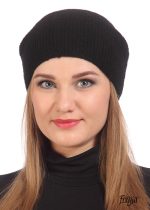 Молодежная однотонная шапка-бини черная