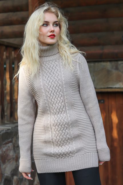 Длинный норвежский свитер с косам для девушек бежевый