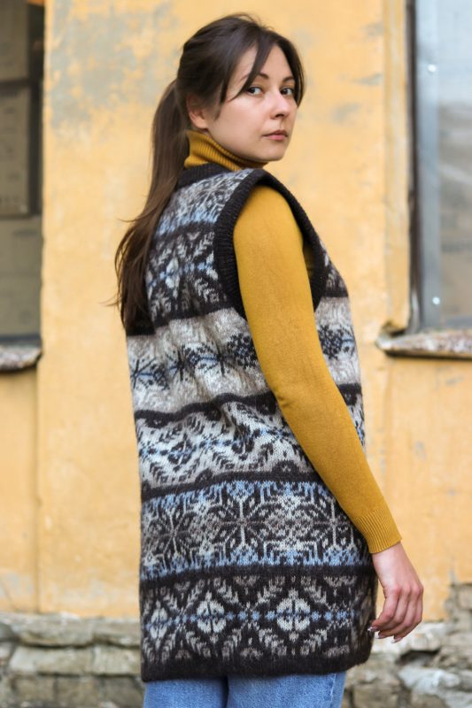 Удлиненный жилет с пуговицами