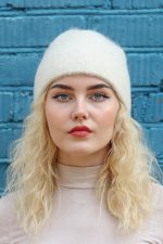 Белая шапка унисекс однотонная шерстяная