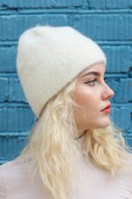 Белая шапка унисекс однотонная шерстяная