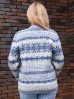 Джемпер вязаный женский в полоску с узором светлый Джемпер вязаный женский в полоску с узором светлый