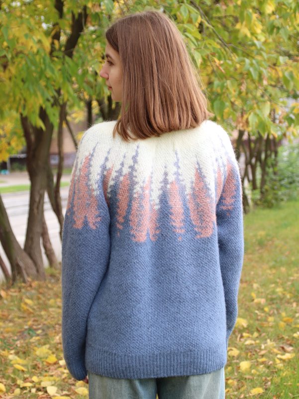 Свитер шерстяной голубой Лопапейса