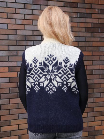 Жилет вязаный женский с узором
