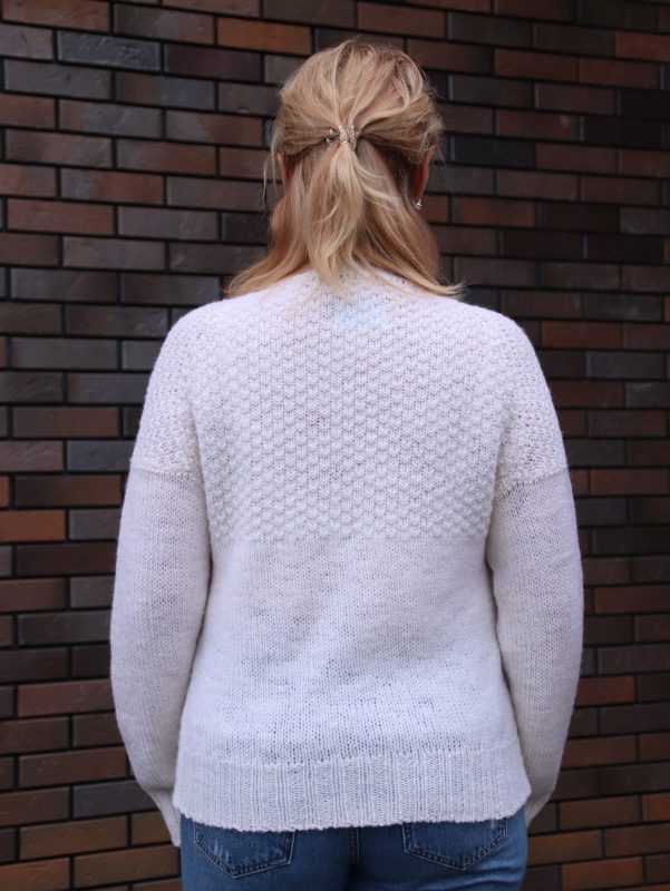 Свитер шерстяной белый