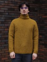 Зимний мужской свитер однотонный