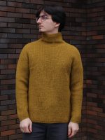 Зимний мужской свитер однотонный