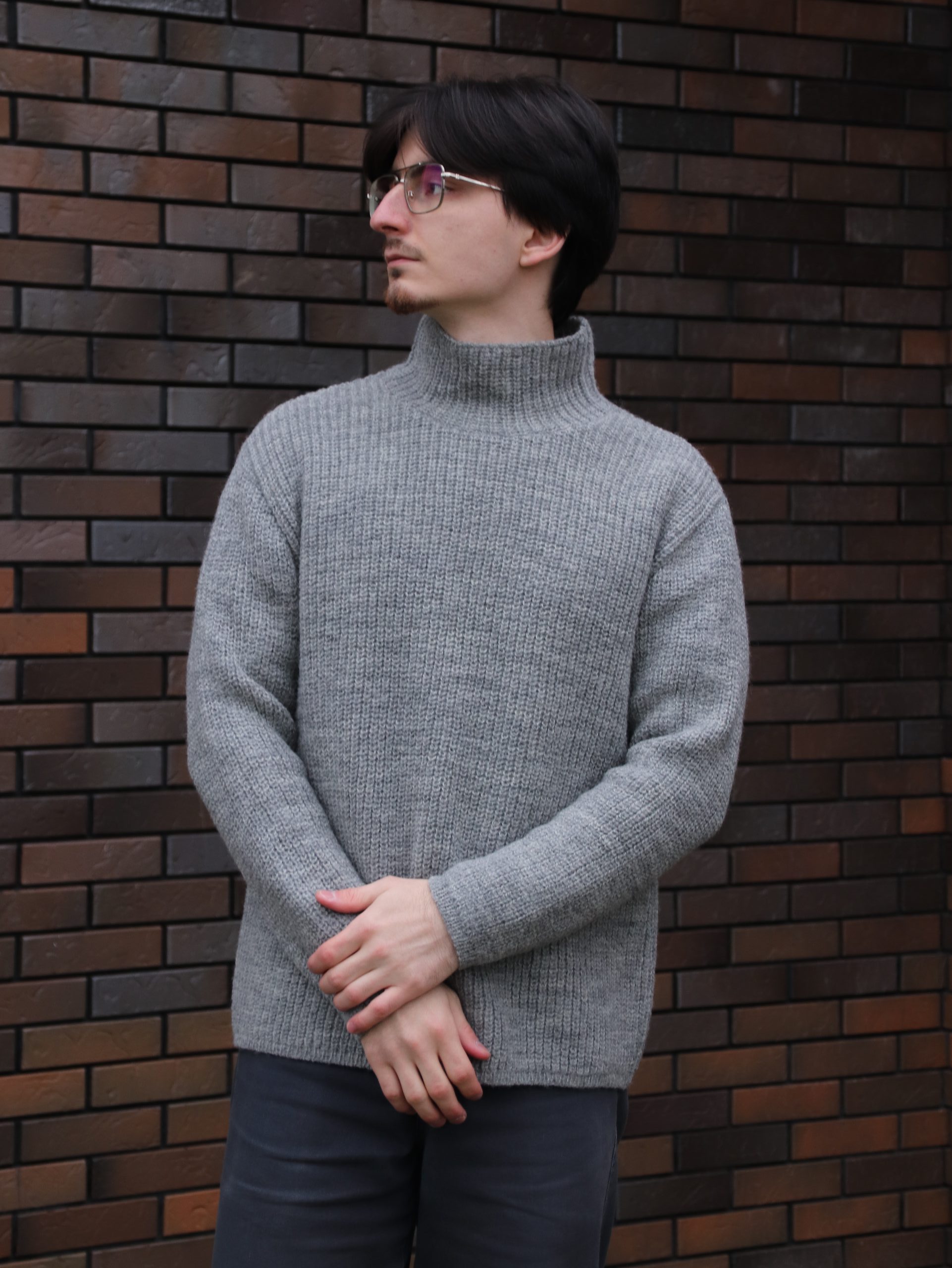 Зимний мужской свитер однотонный Зимний мужской свитер однотонный