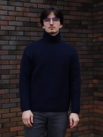 Зимний мужской свитер однотонный