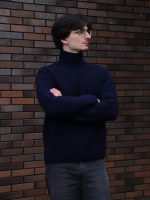 Зимний мужской свитер однотонный