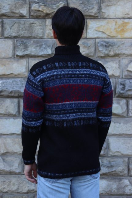 Зимний мужской свитер с горлом шерстяной с узорами