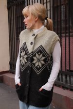 Жилет вязаный женский с узором Жилет вязаный женский с узором