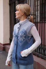 Жилет вязаный женский с узором