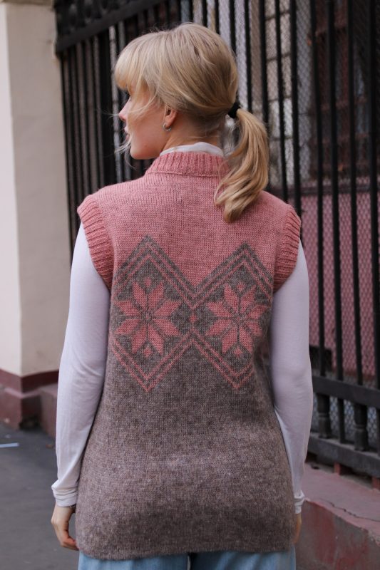 Жилет вязаный женский с узором